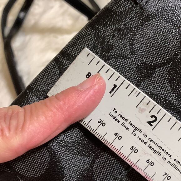 FINAL REDUCTION Coach Signature logo shoulder bag in like new condition - Picture 6 of 14